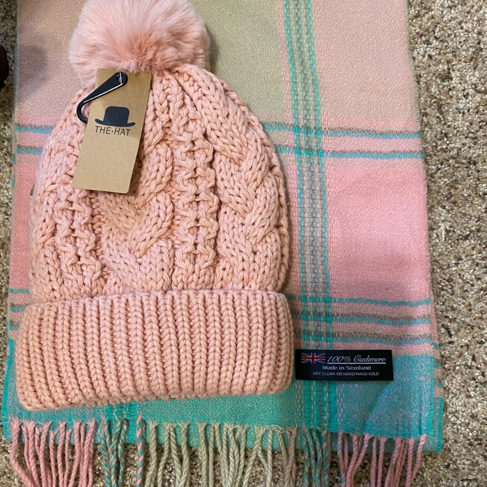 Scarf and toboggan set